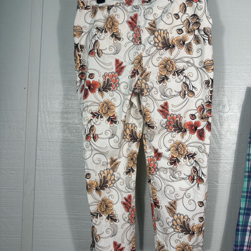 Chico's So Slimming Brigitte Floral Print Slim Capri Crop Pants Size 2 EUC - Picture 4 of 7